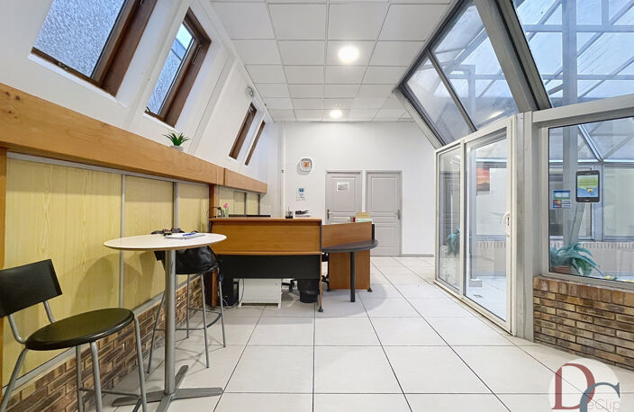 Location de bureaux sur 210 m2 avec patio central — photo 3