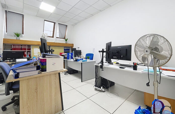 Location de bureaux sur 210 m2 avec patio central — photo 5