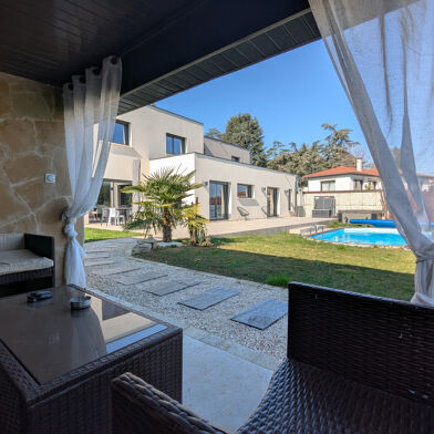 Maison 5 pièces 599000 €