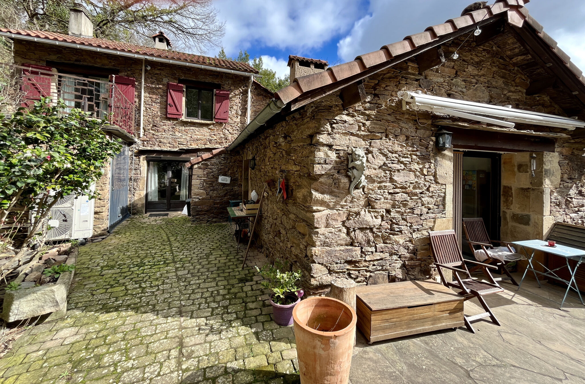 Propri&eacute;t&eacute;  T5 à vendre Connac 12170