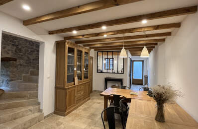 Maison de village en pierre rénovée avec jardins et parking — photo du bien