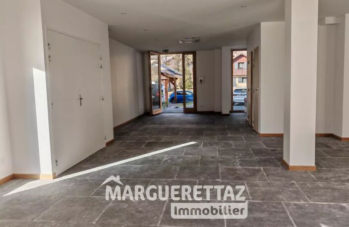 Local commercial — photo 2