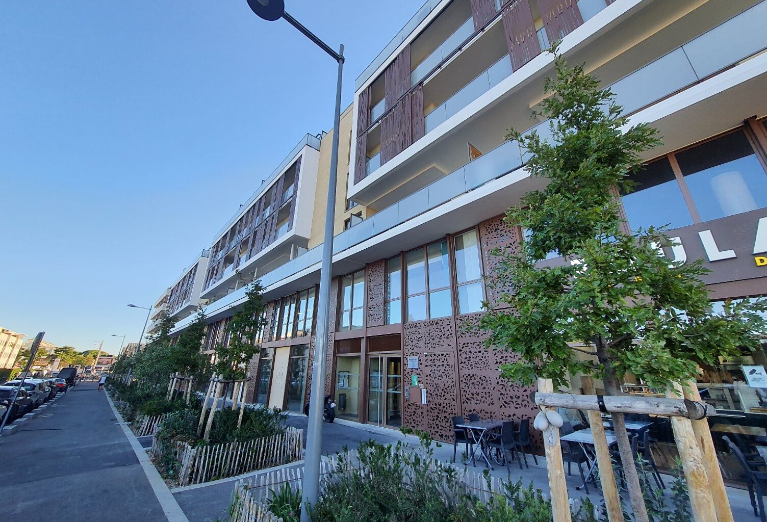 Local commercial — photo 1