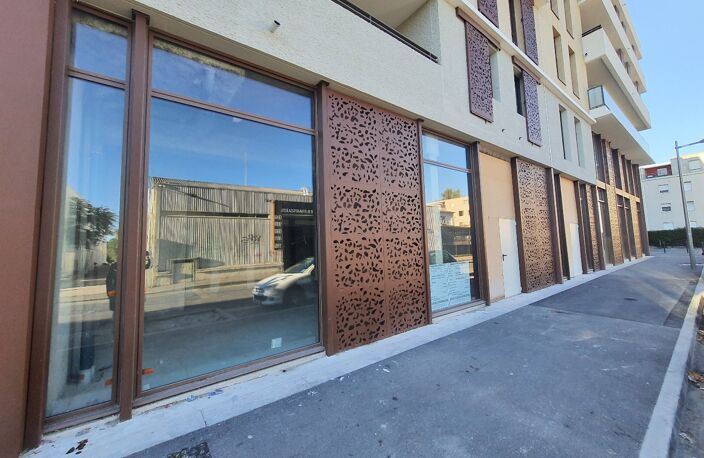 Local commercial — photo 2