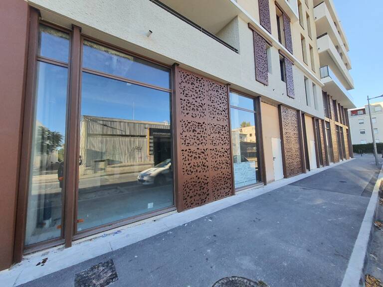 Local commercial — photo 1