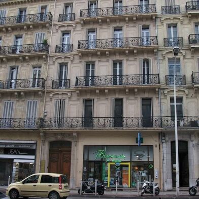 Commerce 2 pièces 855 €