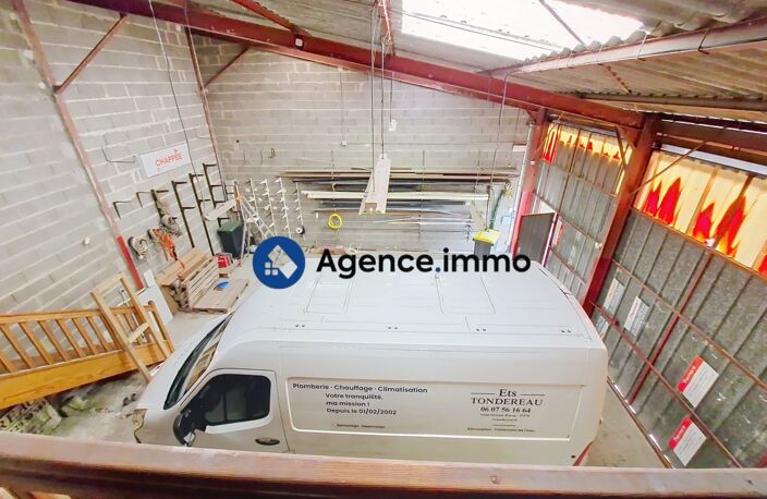 GRAND LOCAL PROFESSIONNEL/ STOCKAGE DE 221 m2 — photo 2