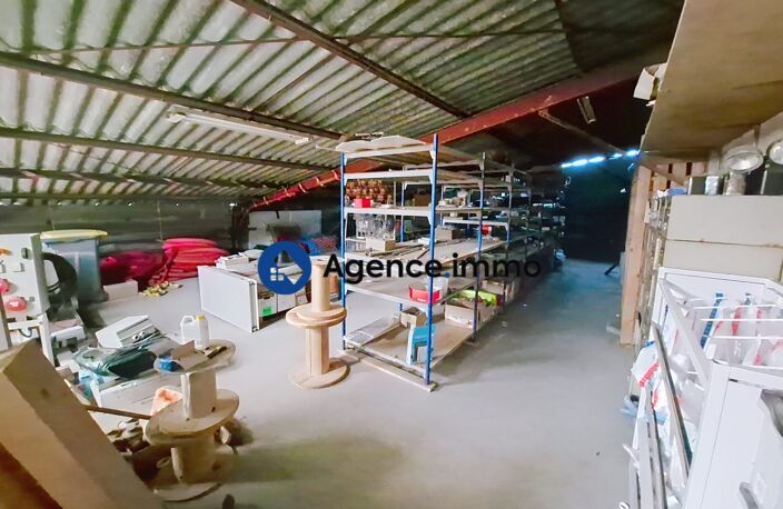 GRAND LOCAL PROFESSIONNEL/ STOCKAGE DE 221 m2 — photo 3