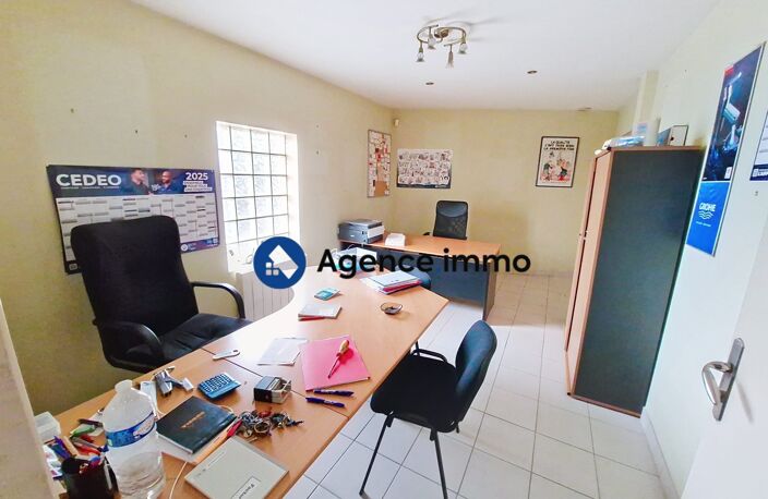 GRAND LOCAL PROFESSIONNEL/ STOCKAGE DE 221 m2 — photo 4