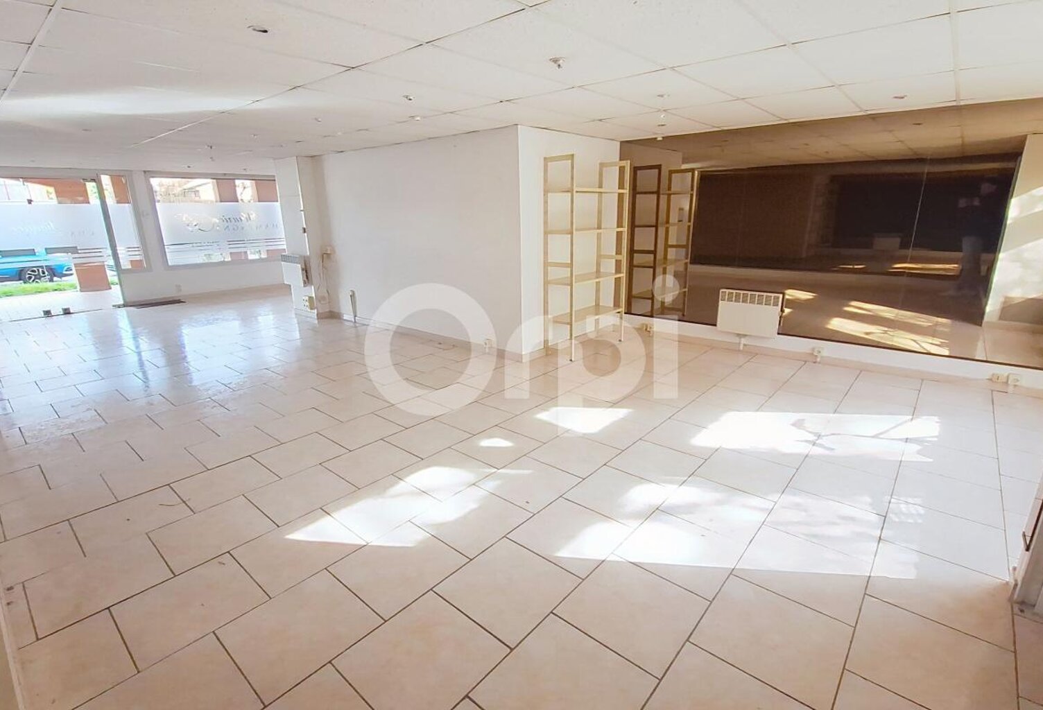 Bien Commercial À Vendre — photo 1