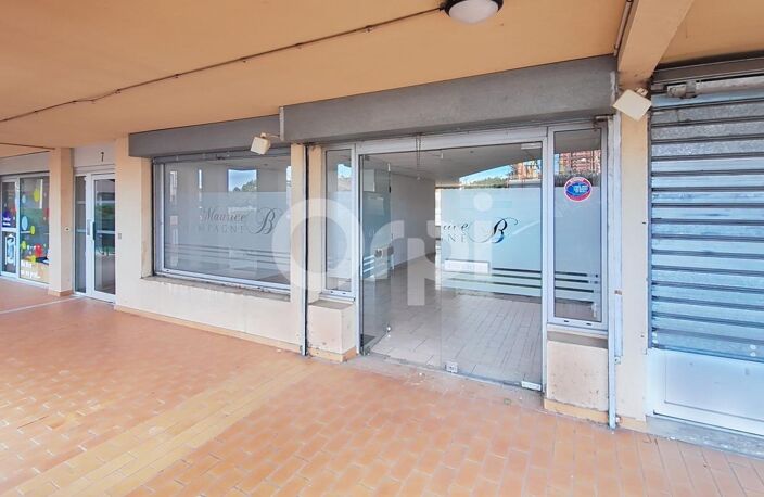 Bien Commercial À Vendre — photo 3