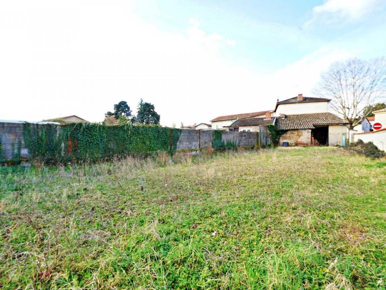 Terrain Constructible - 490m² - Dépendance — photo 1