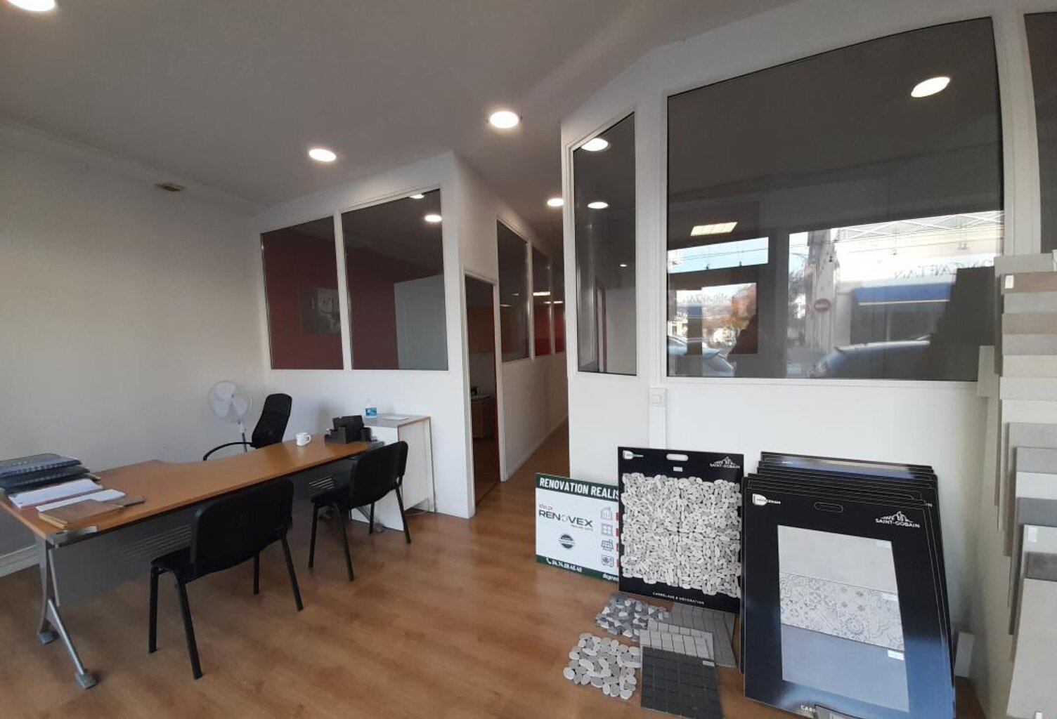 Bien Commercial - Bureaux  À Louer BOURGOIN Centre — photo 1