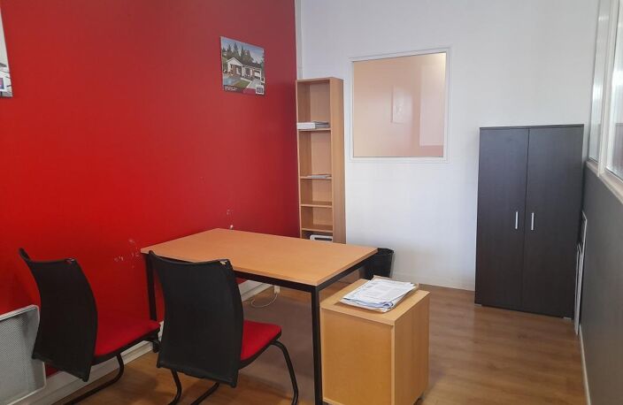 Bien Commercial - Bureaux  À Louer BOURGOIN Centre — photo 3