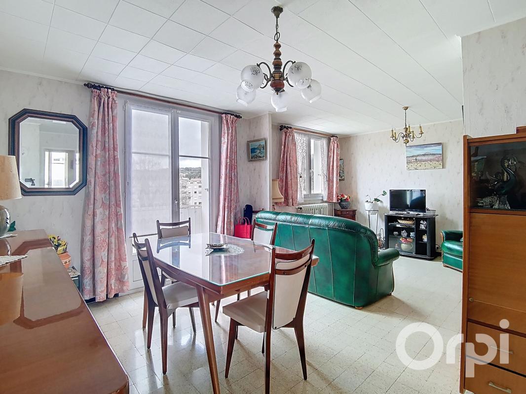 Photo A vendre appartement T4 de 66 m² avec balcon et cave, situé a... image 3/4