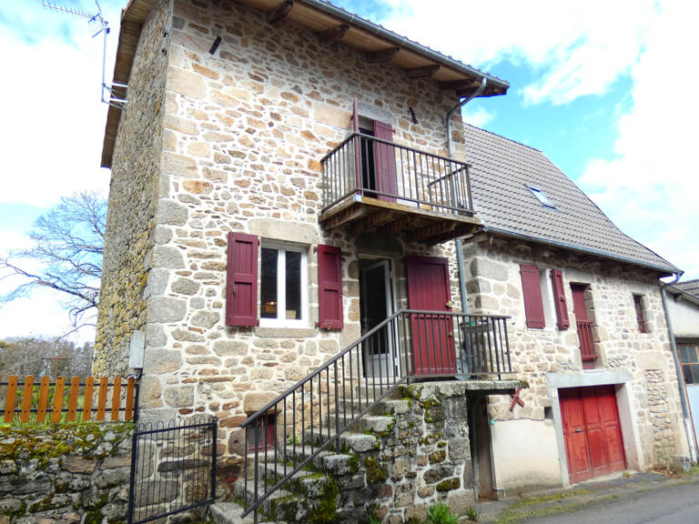 BELLE MAISON AUVERGNATE EN PIERRE — photo 1