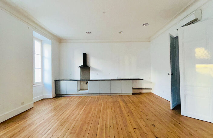 A VENDRE APPARTEMENT DE STANDING DE 64 M2 - JONZAC CENTRE — photo 4