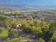 Ferme rénovée en position dominante sur 11 Ha face au Luberon — photo 2