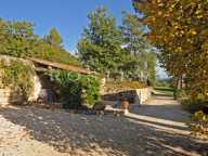 Ferme rénovée en position dominante sur 11 Ha face au Luberon — photo 4