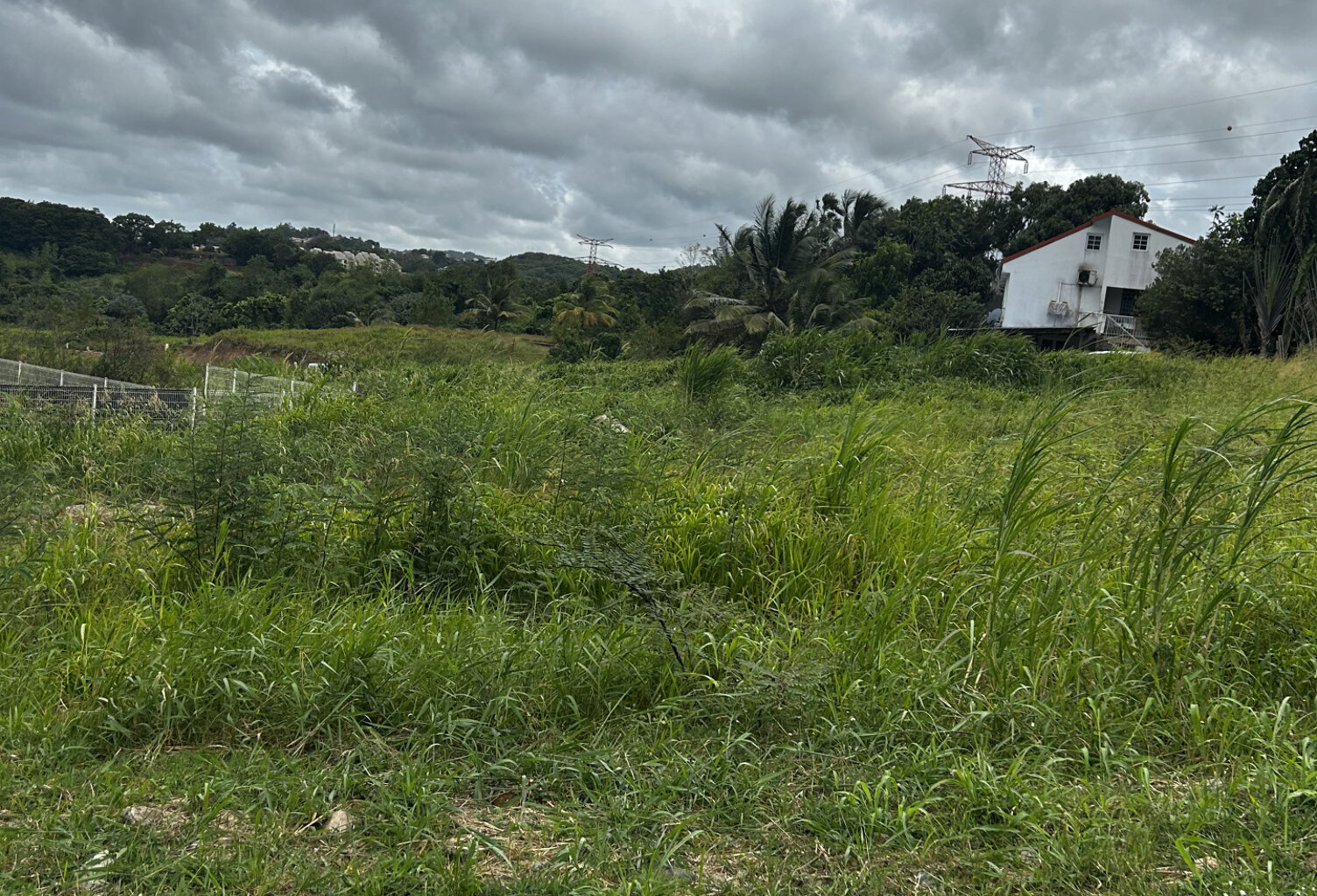 DUCOS / SYNDIC - Terrain plat constructible de 600m2 — photo 1