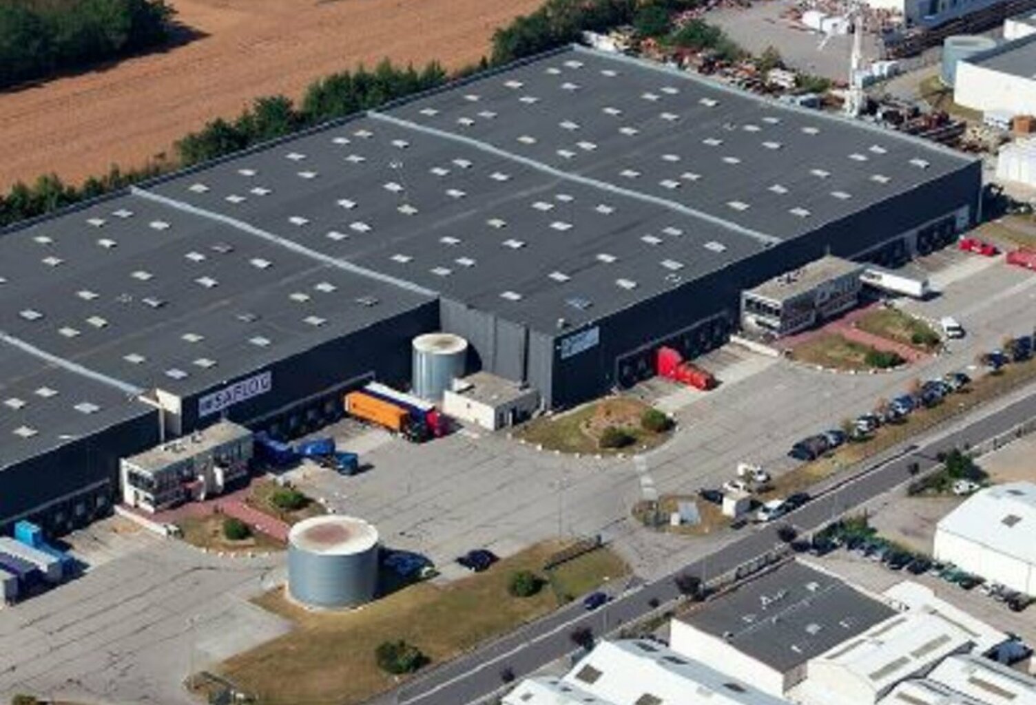 ENTREPOT LOGISTIQUE à LOUER — photo 1