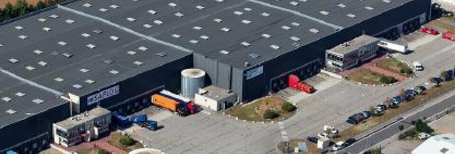 Commerce  4535 m² à louer à Genas (69740)