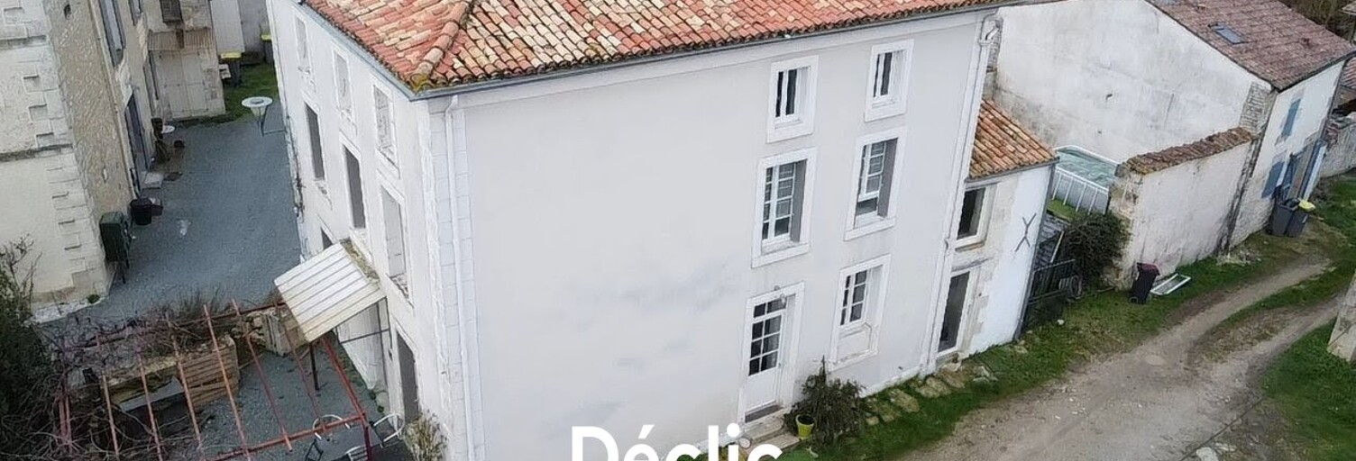 Maison 8 Pièces 246 m² à vendre à Frontenay-Rohan-Rohan (79270)