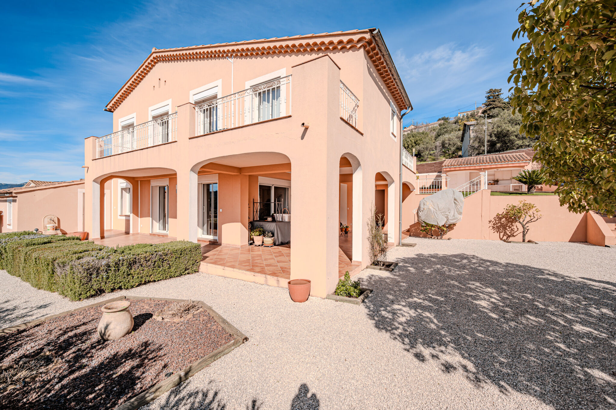 Villa / Maison  T6 à vendre Pierrefeu-du-Var 83390