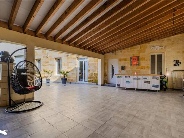 Maison en pierre de 4 pièces principales — photo du bien