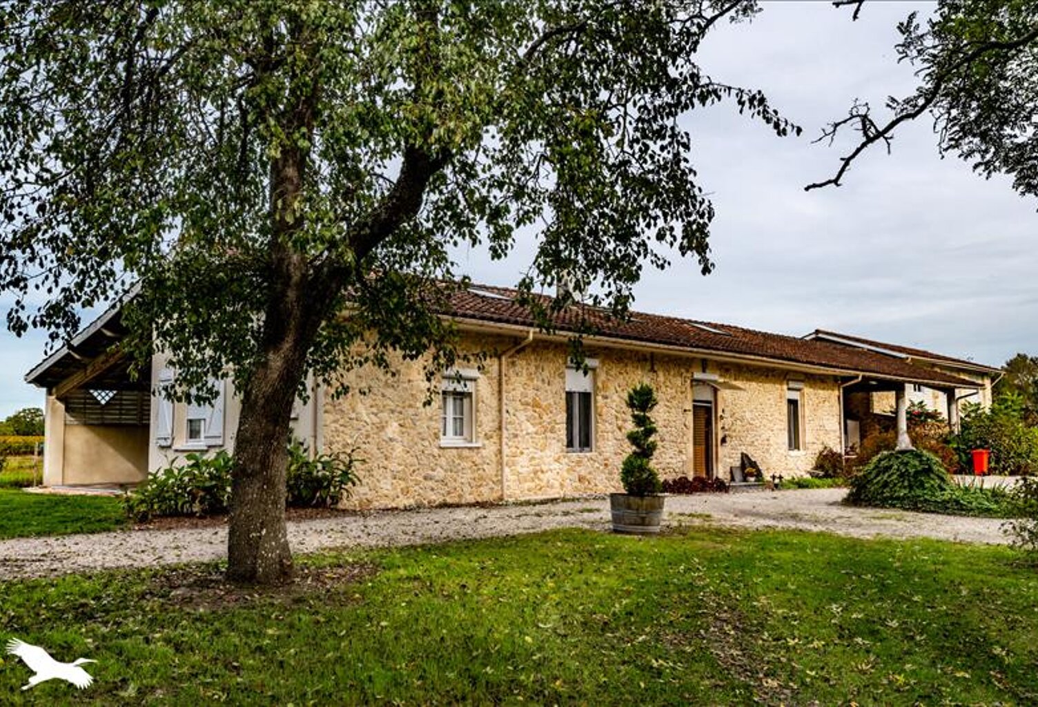Maison en pierre de 5 pièces principales — photo 1
