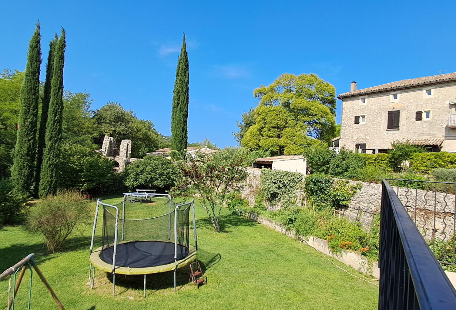 A VENDRE - GRANDE BATISSE ENTIEREMENT RESTAUREE - SAUVE — photo 1