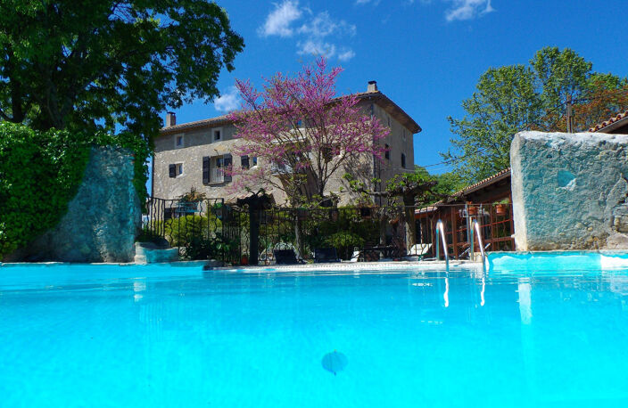 A VENDRE - GRANDE BATISSE ENTIEREMENT RESTAUREE - SAUVE — photo 2