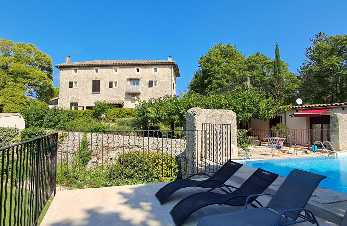 A VENDRE - GRANDE BATISSE ENTIEREMENT RESTAUREE - SAUVE — photo 3