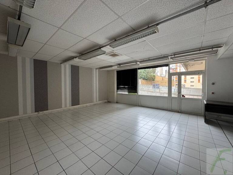 Local commercial — photo 1