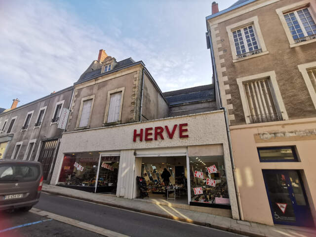 Au coeur du centre ville de LA CHARITE SUR LOIRE. Idéalement — photo du bien