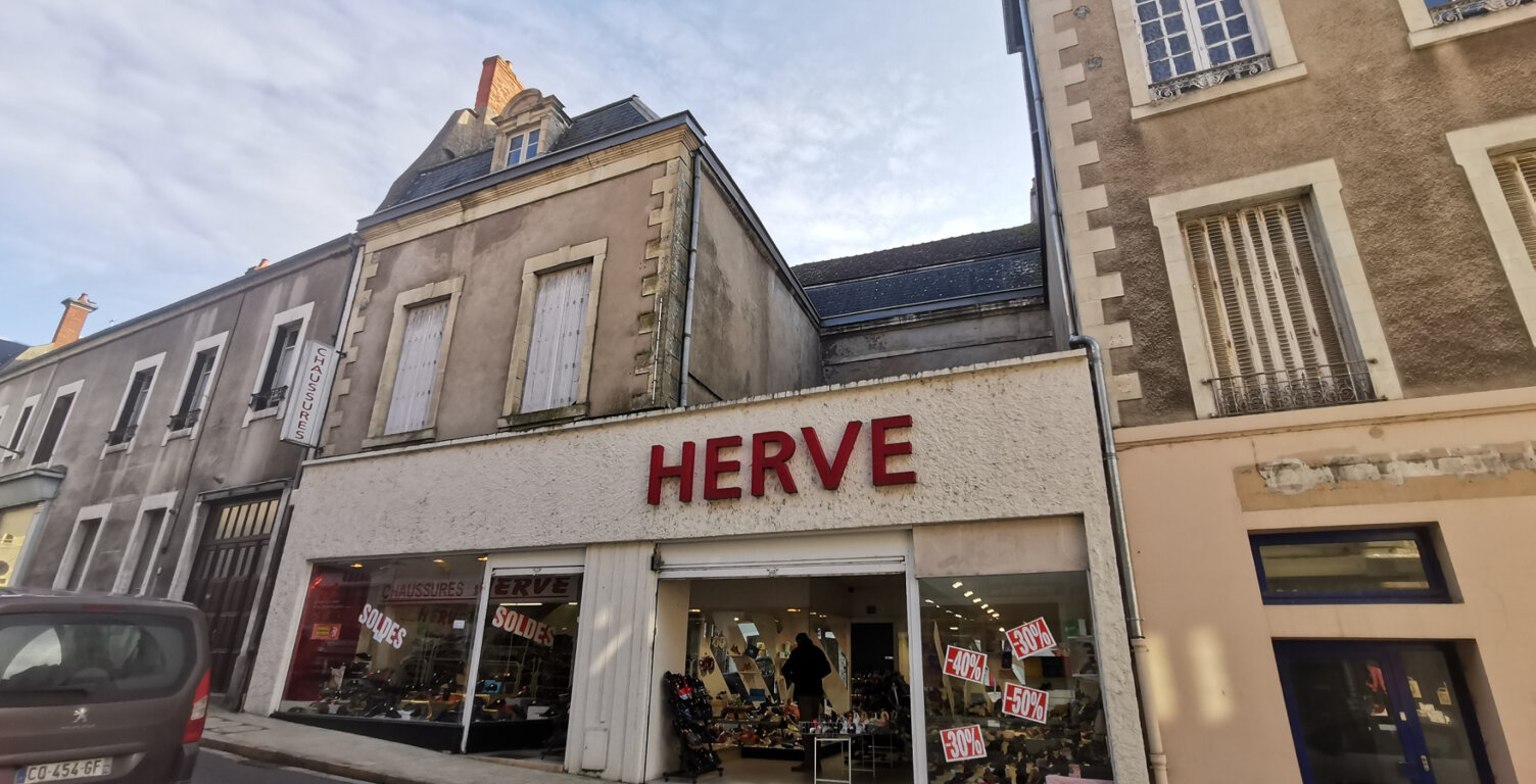Au coeur du centre ville de LA CHARITE SUR LOIRE. Idéalement — photo 1