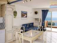 Location de vacances: 2 pièces/cabine (2 adultes + 2 enfants) cuisine avec lave vaisselle, lave linge, terrasse, belle vue sur la baie de Cannes  * TSH 217 * — photo 2