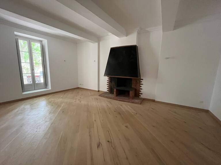 NIMES CARNOT Appartement rénové de 154 m2 avec terrasse de 4 — photo 1