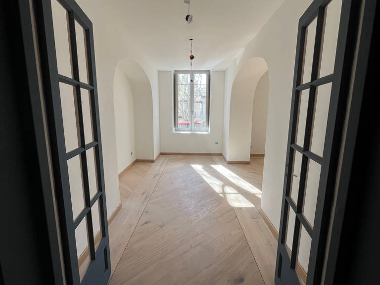 NIMES CARNOT Appartement rénové de 154 m2 avec terrasse de 4 — photo 1