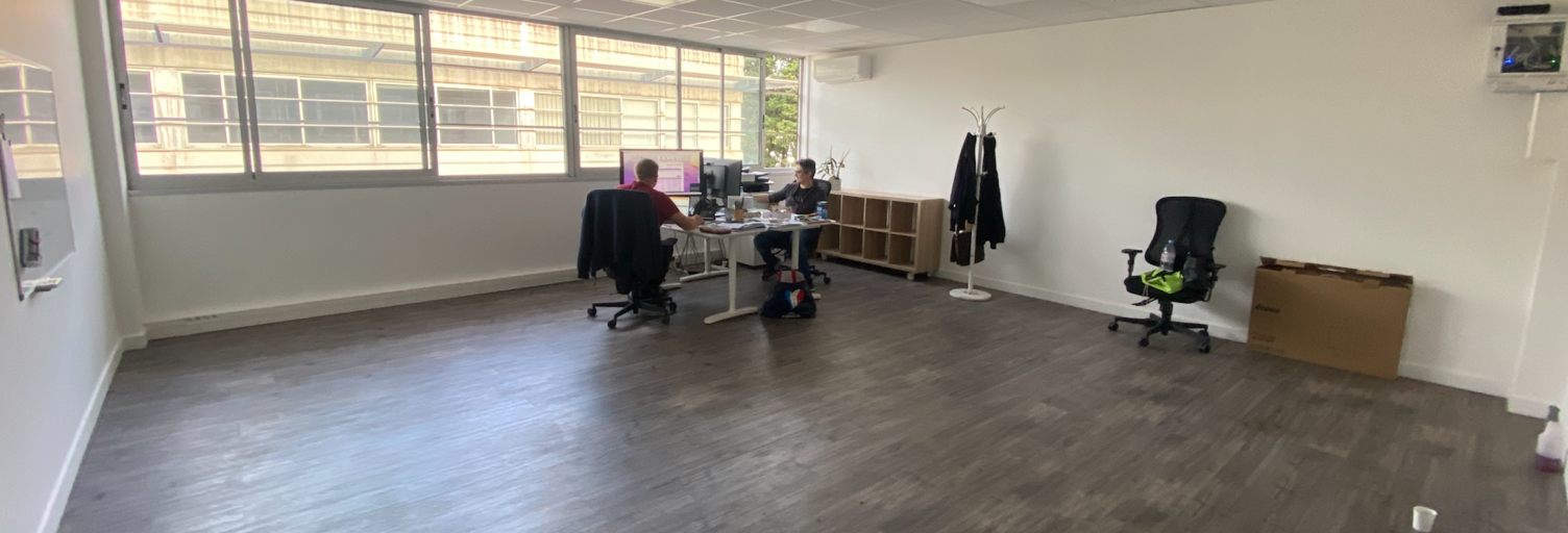 Bureau  40 m² à louer à Nîmes (30900)