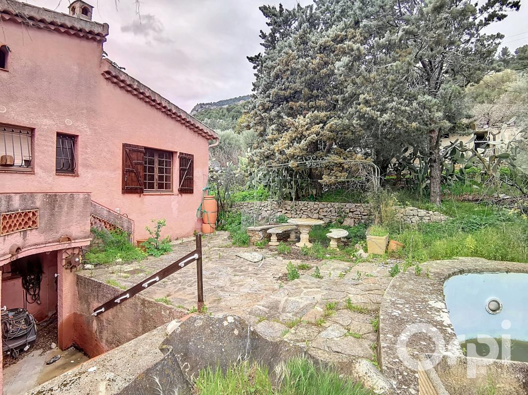 Photo Maison spacieuse de type 8 des Années 1970 avec piscine et ga... image 1/4