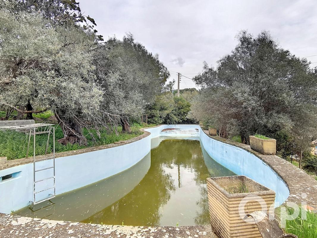 Photo Maison spacieuse de type 8 des Années 1970 avec piscine et ga... image 2/4