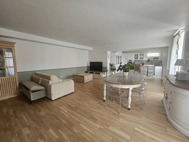 Maison en pierre rénovée avec jardin — photo 1