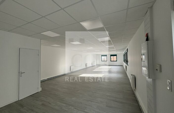 BUREAUX à LOUER — photo 2
