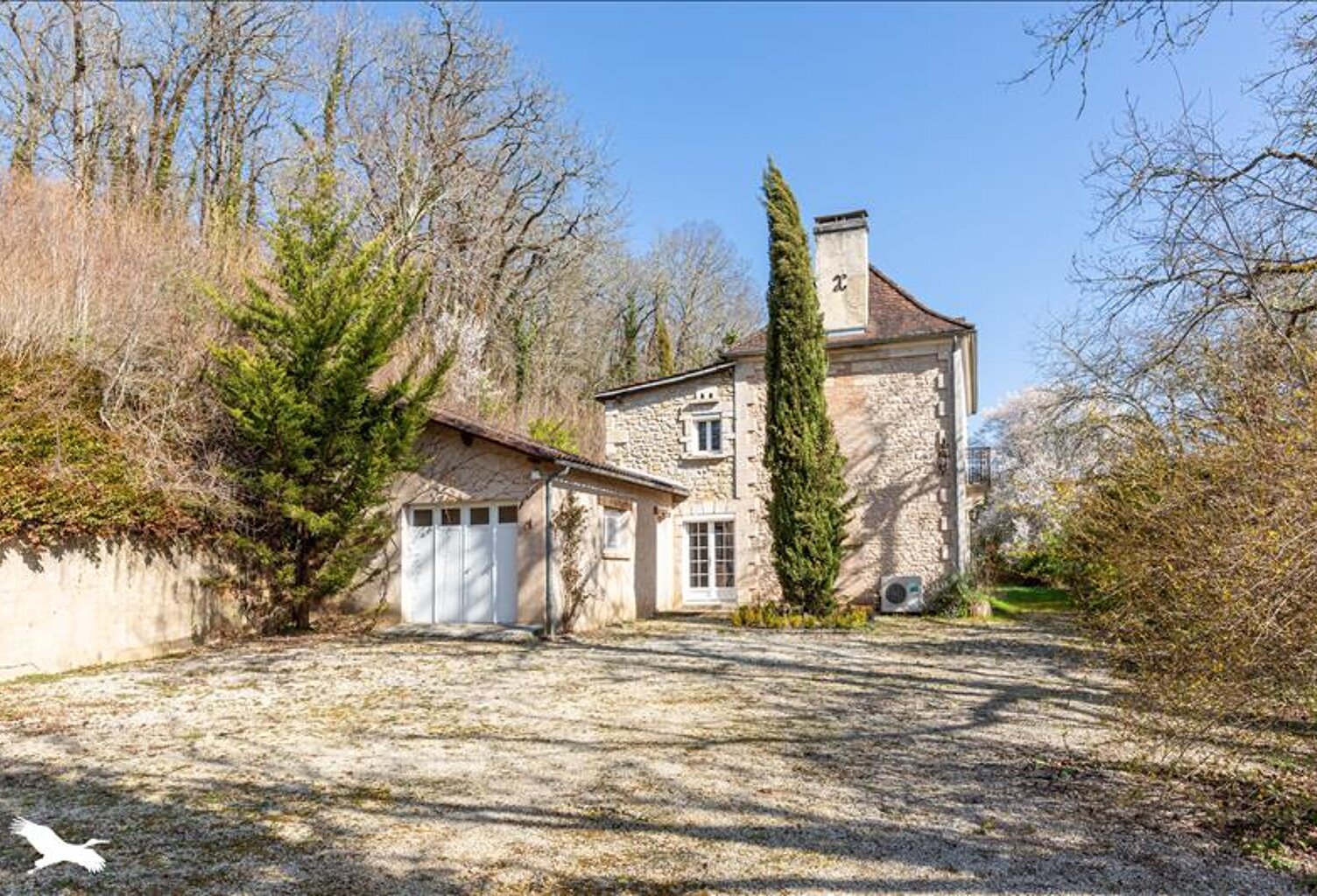 Maison en pierre de 8 pièces principales — photo 1