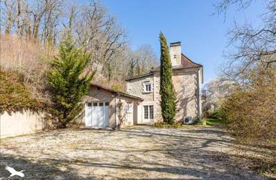Maison en pierre de 8 pièces principales — photo du bien