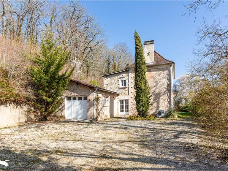 Maison en pierre de 8 pièces principales — photo 1