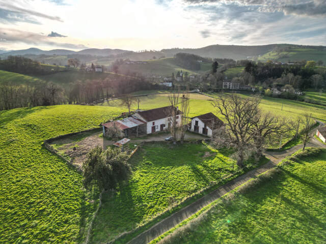 Ensemble immobilier à rénover à 7 minutes de Saint Palais — photo du bien