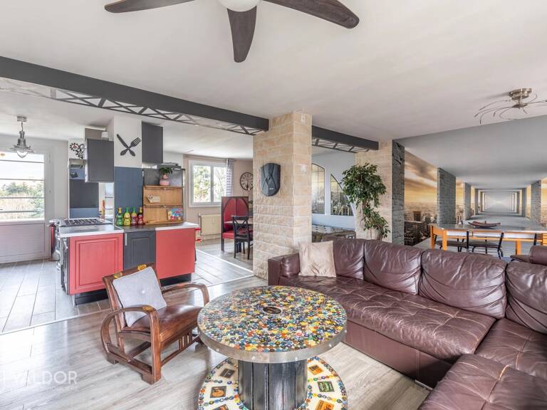 Appartement 5 Pièces 128 m2 avec balcons à Limas — photo 1