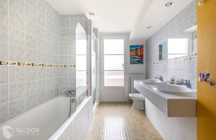 Appartement 5 Pièces 128 m2 avec balcons à Limas — photo 4